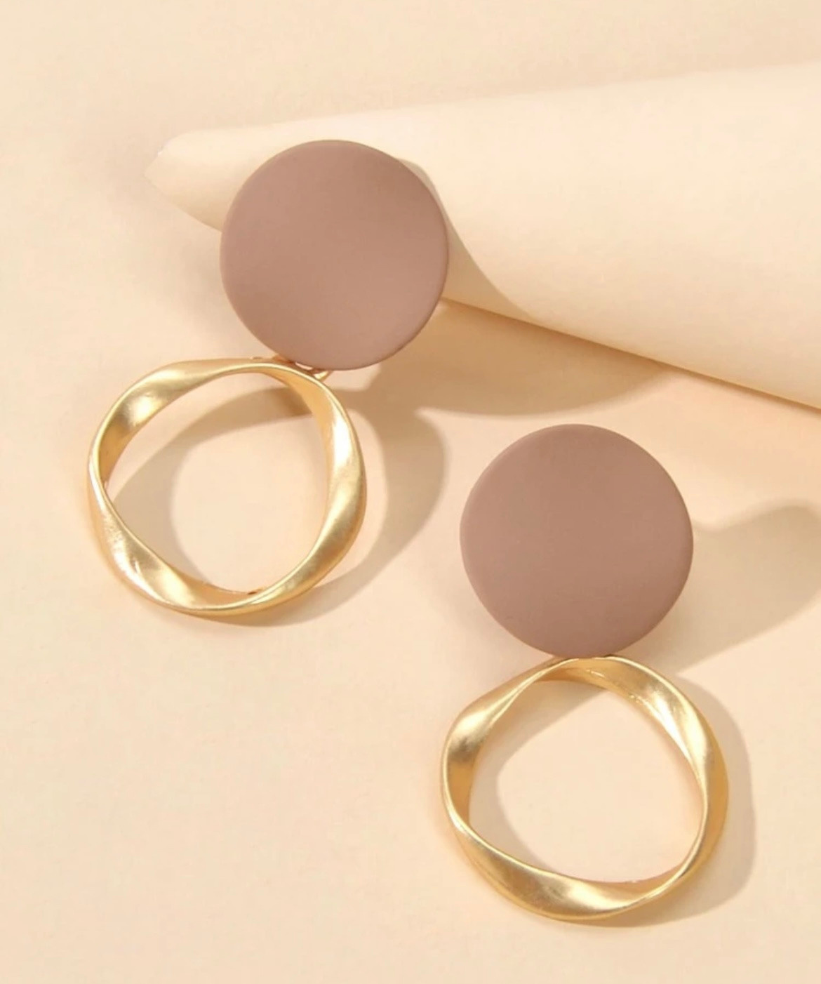 Doplňky na focení v Praze a České republice. Profesionální fotografka v Praze Anastasia Haritonova