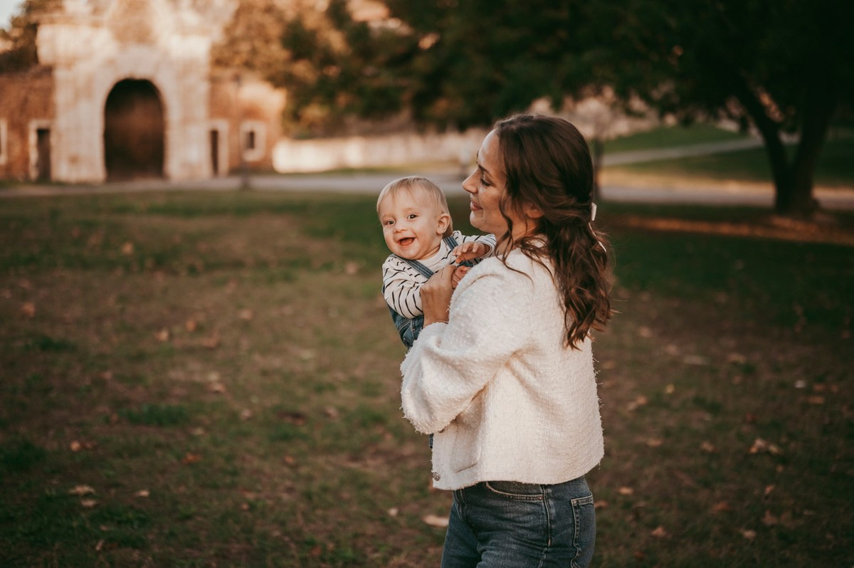 Aleksandra, Filip, Lion i Luka / PORODICNOFOTOGRAFISANJE napolju. Deciji i porodicni fotograf u Beogradu Oksana Skendzic