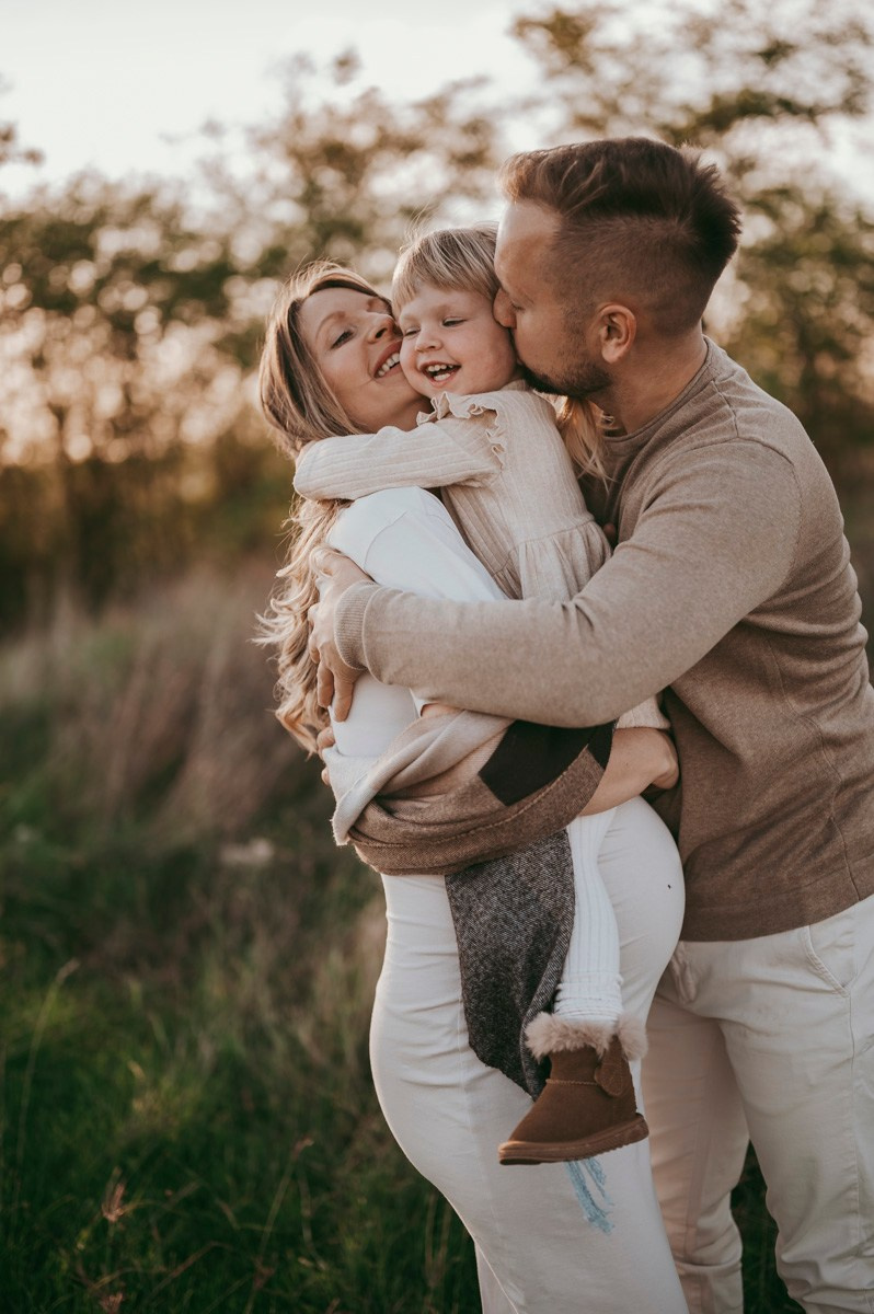 Milena / trudnicko fotografisanje sa porodicom. Deciji i porodicni fotograf u Beogradu Oksana Skendzic