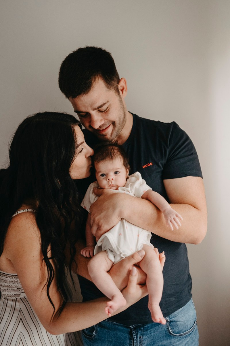 Latinka, Visnja i Konstantin / porodicno fotografisanje, fotografisanje bebe kod kuce. Deciji i porodicni fotograf u Beogradu Oksana Skendzic