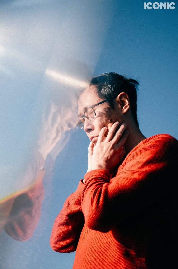 Art photography work with prism.Solihull Boudoir Photographer. Solihull Family Photographer. A maternity photographer near me. Newborn lifestyle home photography. Newborn photography near me.