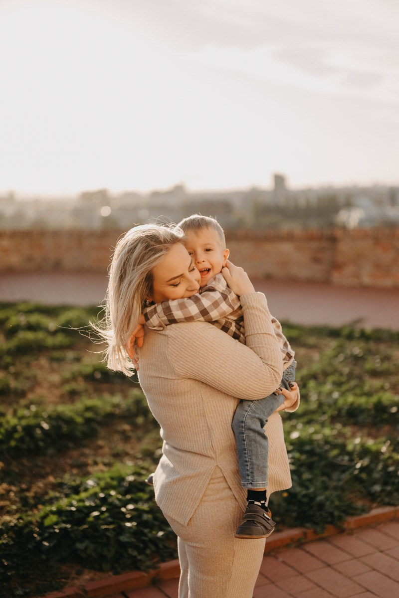 Zlata, Nemanja i Aleksej — porodicno fotografisanje napolju. Deciji i porodicni fotograf u Beogradu Oksana Skendzic