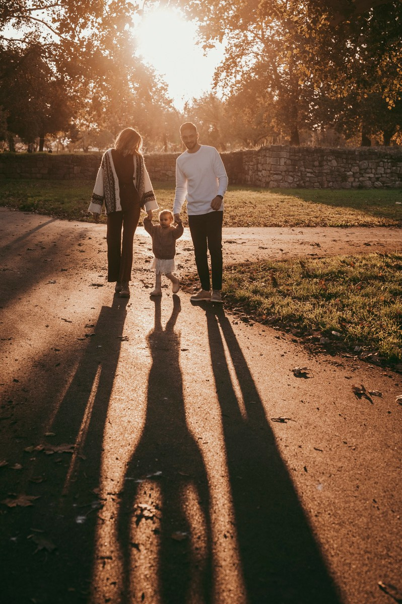 Anastasija, Aleksej i Agata / porodicno fotografisanje napolju. Deciji i porodicni fotograf u Beogradu Oksana Skendzic