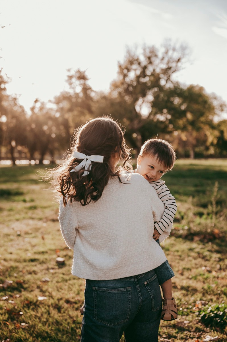 Aleksandra, Filip, Lion i Luka / PORODICNOFOTOGRAFISANJE napolju. Deciji i porodicni fotograf u Beogradu Oksana Skendzic