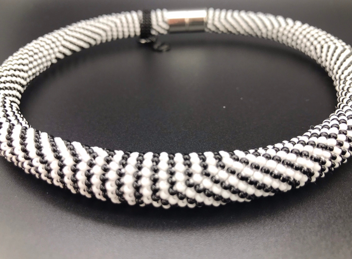 Bijoux pour cadeau. Milok et Kirok sont des gens positifs et réels. Nous serons ravis de v