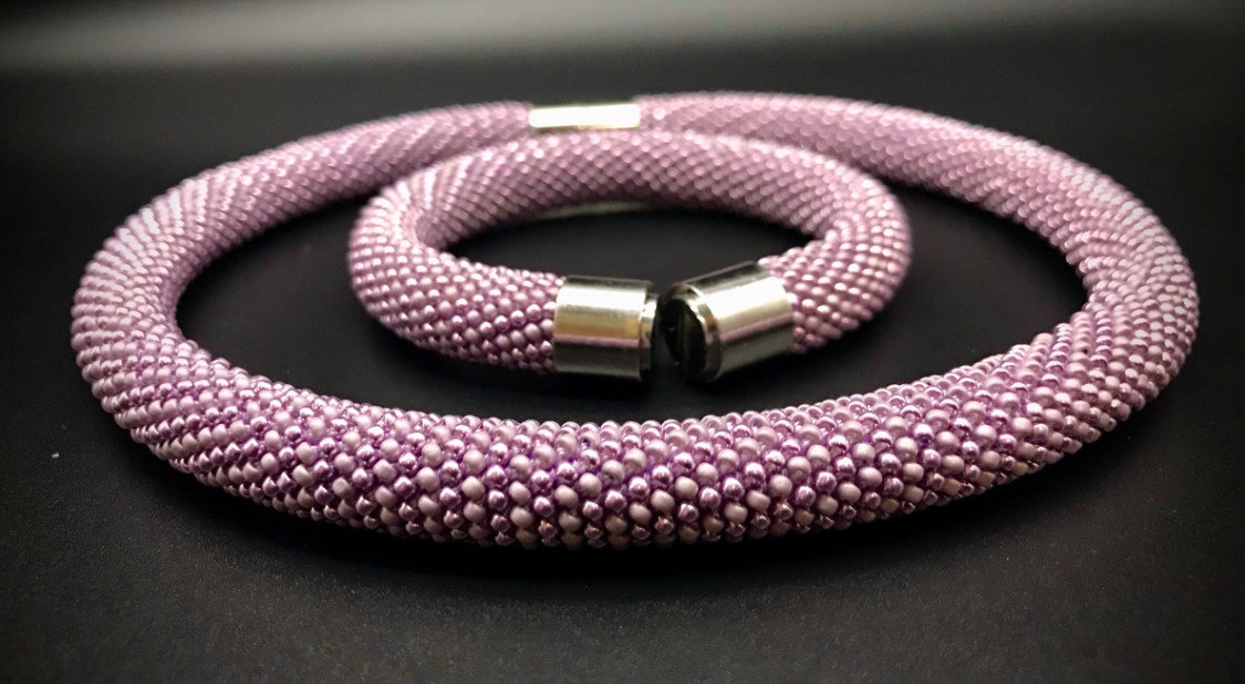 Bijoux pour cadeau. Milok et Kirok sont des gens positifs et réels. Nous serons ravis de v