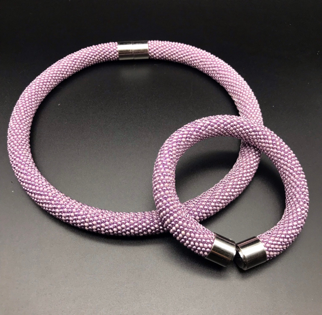 Bijoux pour cadeau. Milok et Kirok sont des gens positifs et réels. Nous serons ravis de v