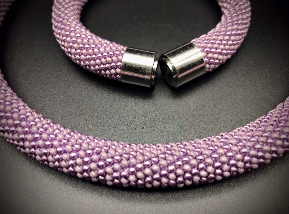 Bijoux pour cadeau. Milok et Kirok sont des gens positifs et réels. Nous serons ravis de v