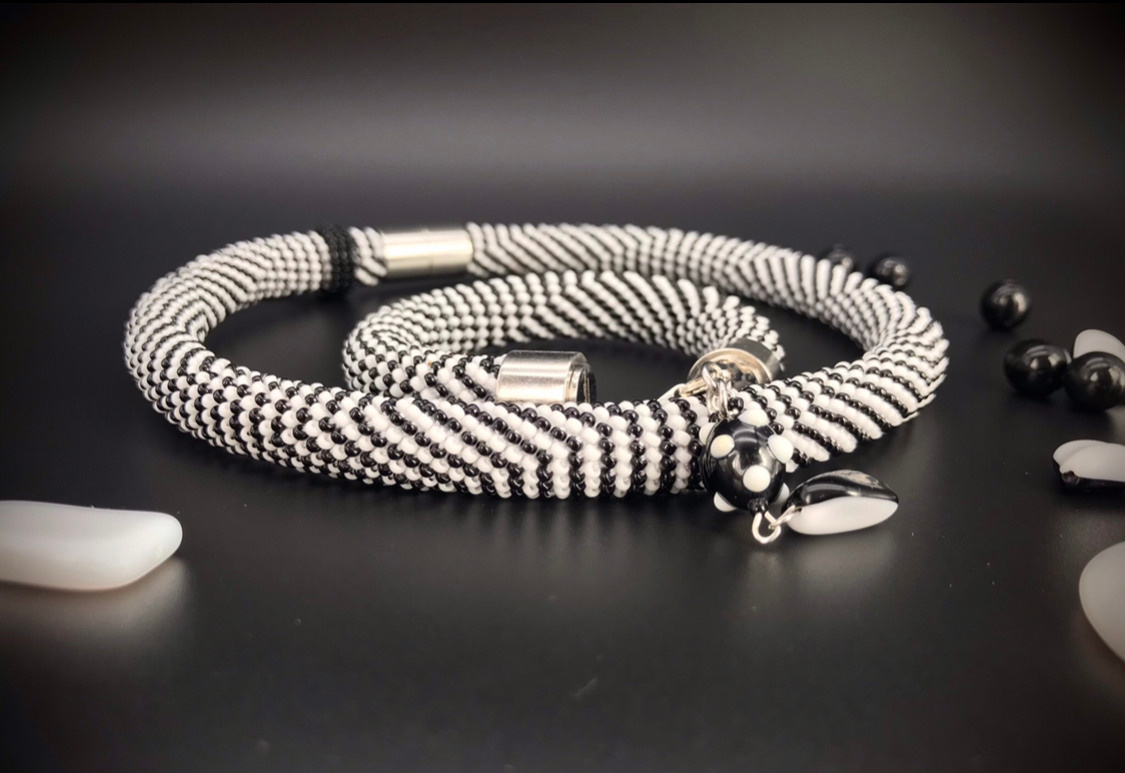 Bijoux pour cadeau. Milok et Kirok sont des gens positifs et réels. Nous serons ravis de v