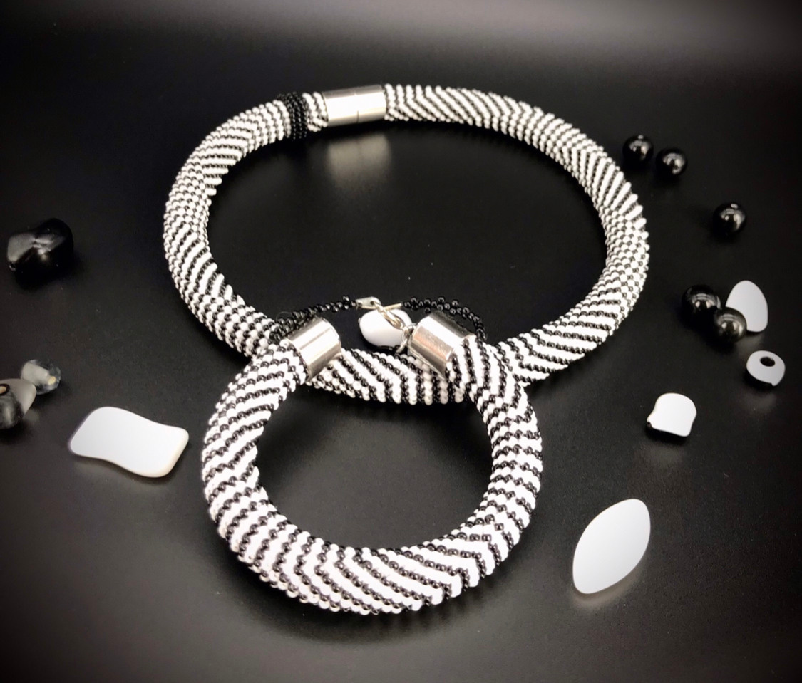 Bijoux pour cadeau. Milok et Kirok sont des gens positifs et réels. Nous serons ravis de v