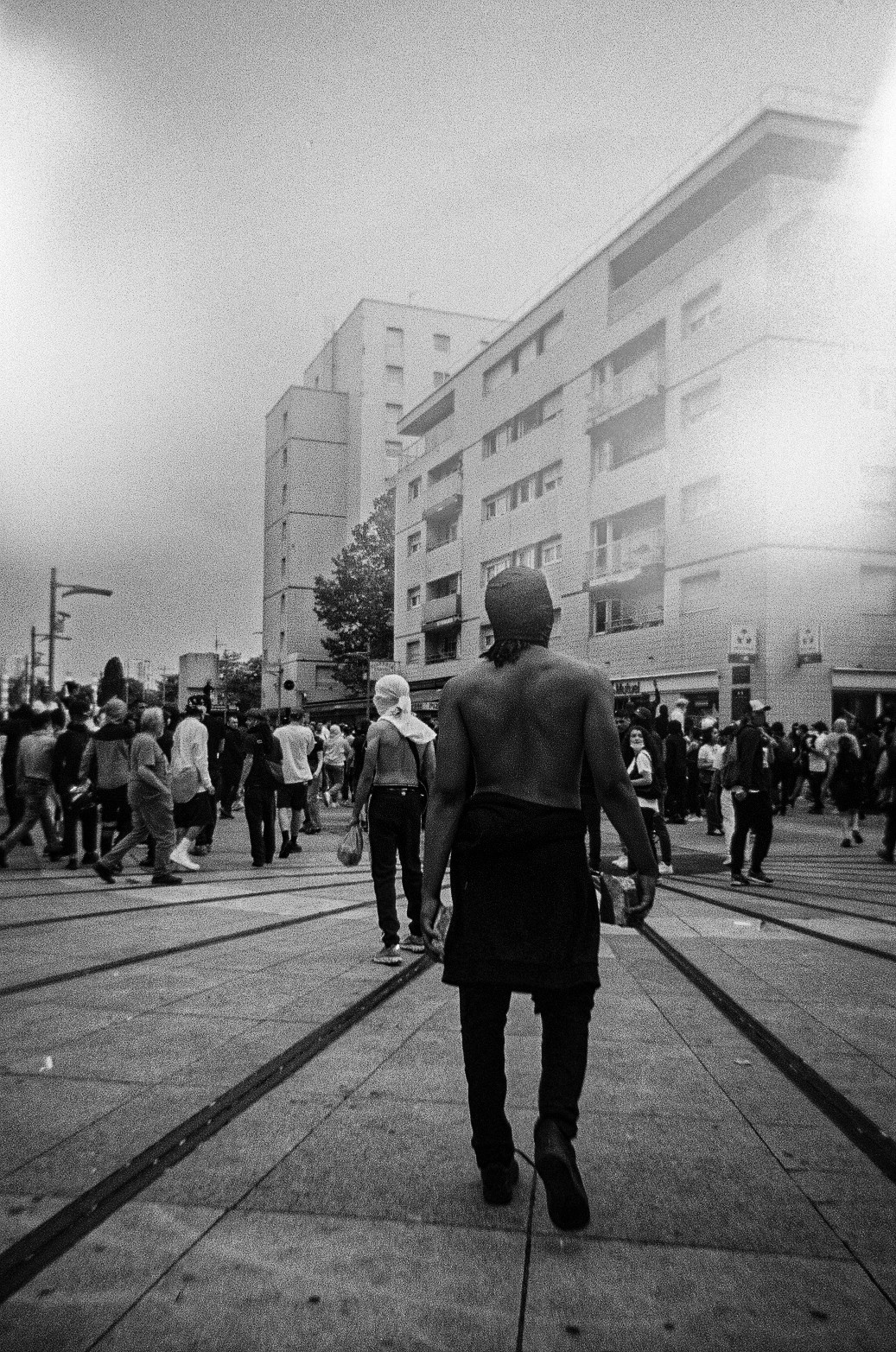 Les jeunes se regroupent à d'autres points stratégiques de la ville.