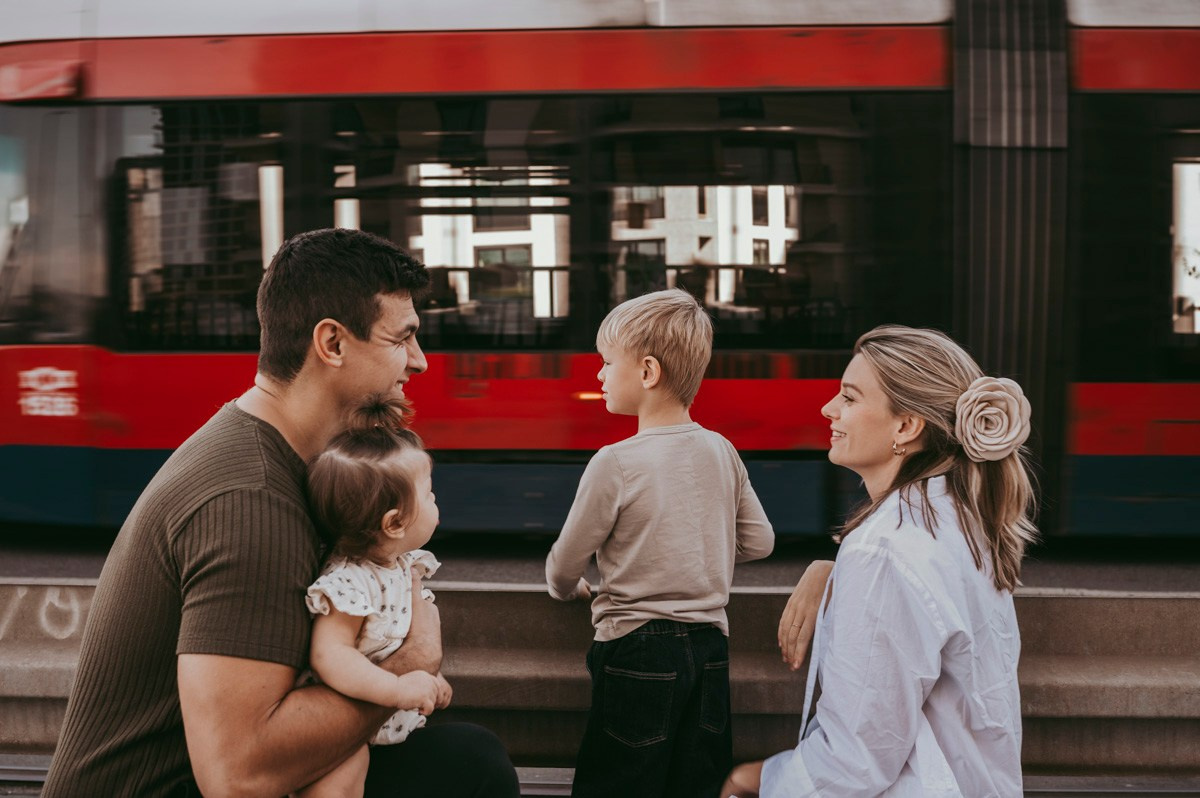 Kristina, Martin, Petra i Novak / porodicno fotografisanje napolju. Deciji i porodicni fotograf u Beogradu Oksana Skendzic