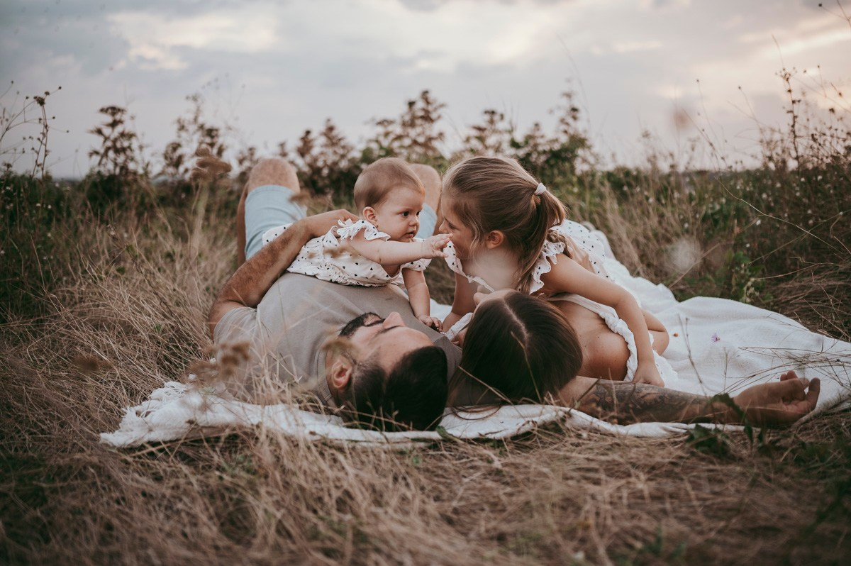 Sonja, Bojan, Nadja i Una / porodicno fotografisanje. Deciji i porodicni fotograf u Beogradu Oksana Skendzic