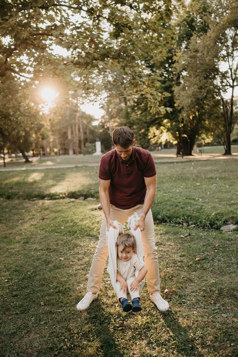 Aleksandra, Lazar, Marin i Leo / porodicno fotografisanje napolju. Deciji i porodicni fotograf u Beogradu Oksana Skendzic