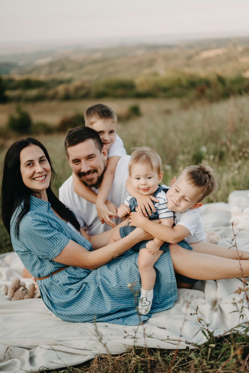 Basici / porodicno fotografisanje u prirodi. Deciji i porodicni fotograf u Beogradu Oksana Skendzic