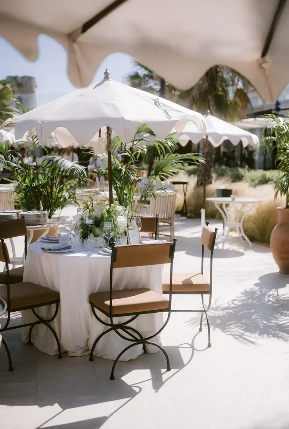 Wedding cocktail table with umbrella 