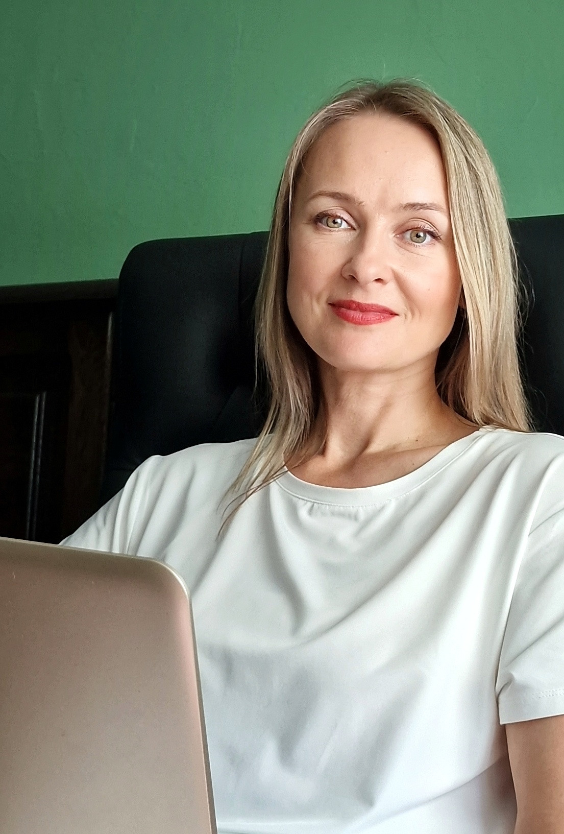 Portraits. Online/offline mobile photographer from Australia Olga Conacher