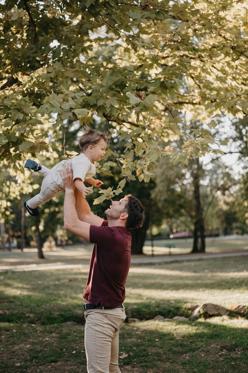 Aleksandra, Lazar, Marin i Leo / porodicno fotografisanje napolju. Deciji i porodicni fotograf u Beogradu Oksana Skendzic