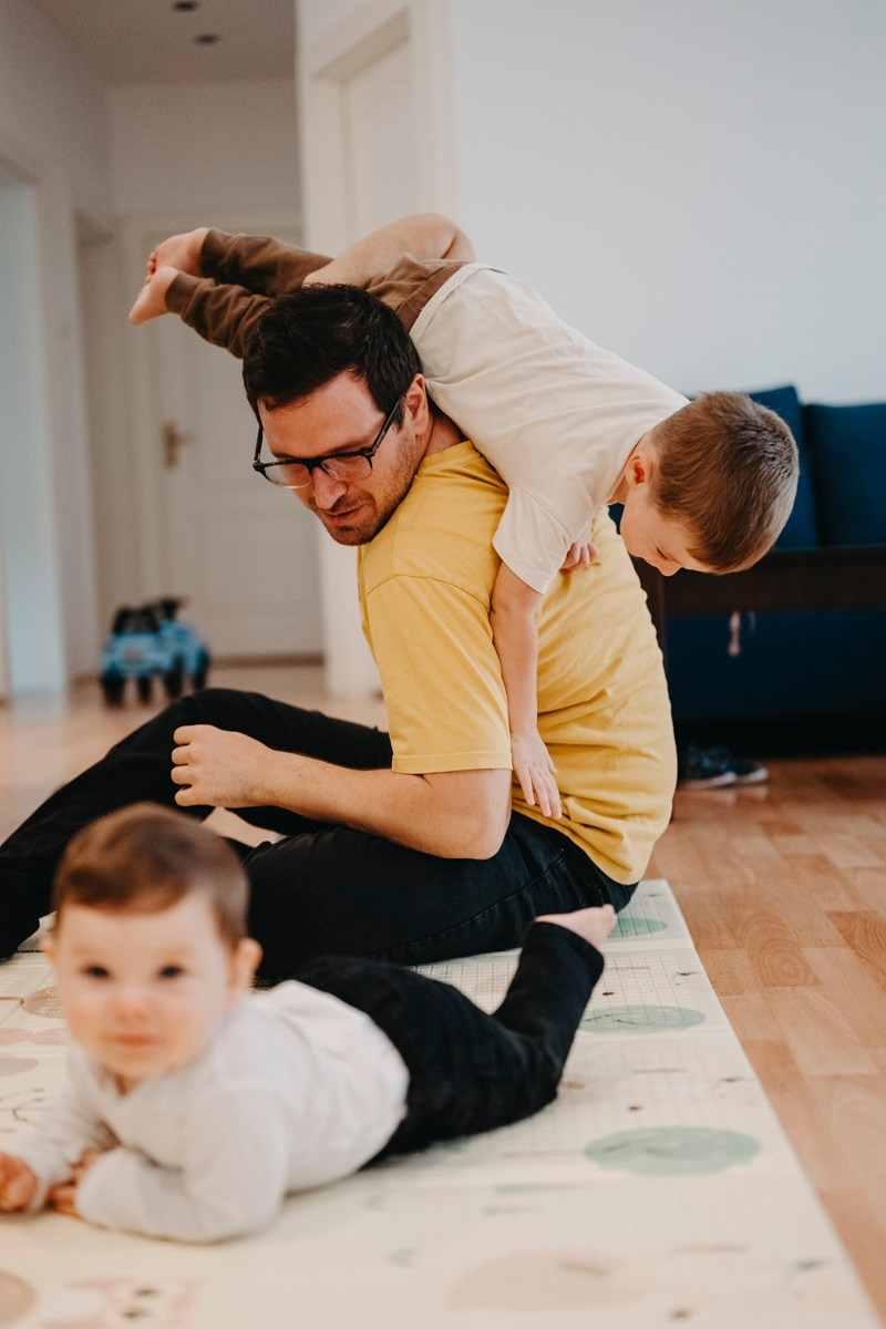 Porodicno fotografisanje kod kuce — Andjela, Lazar, Janko i Mihajlo. Deciji i porodicni fotograf u Beogradu Oksana Skendzic