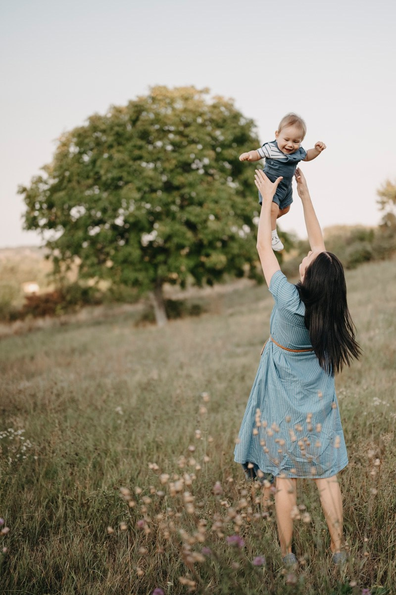 Basici / porodicno fotografisanje u prirodi. Deciji i porodicni fotograf u Beogradu Oksana Skendzic