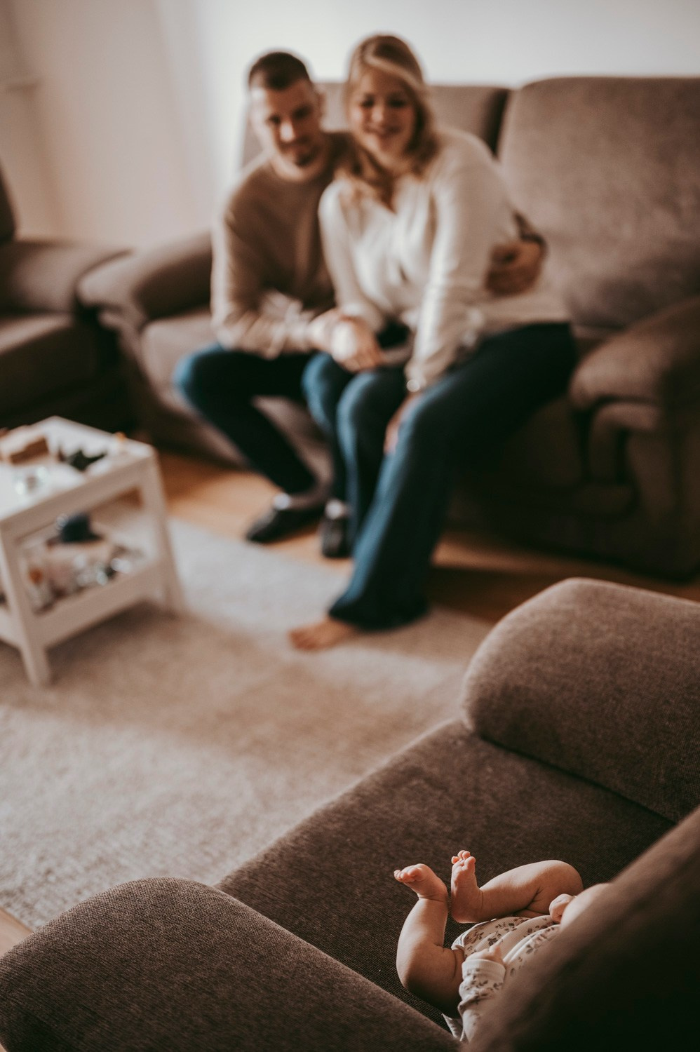 Porodicno fotografisanje sa bebom kod kuce / Ivana Miroslav i Nadica. Deciji i porodicni fotograf u Beogradu Oksana Skendzic