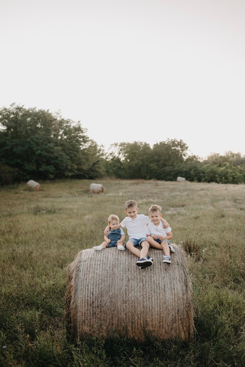 Basici / porodicno fotografisanje u prirodi. Deciji i porodicni fotograf u Beogradu Oksana Skendzic