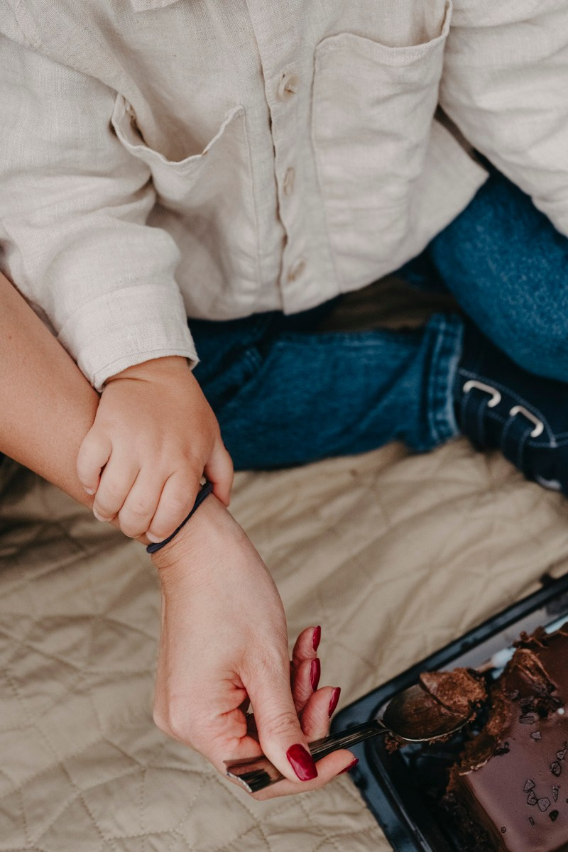 Nevena, Dusan i Vuk porodicno fotografisanje napolju. Deciji i porodicni fotograf u Beogradu Oksana Skendzic