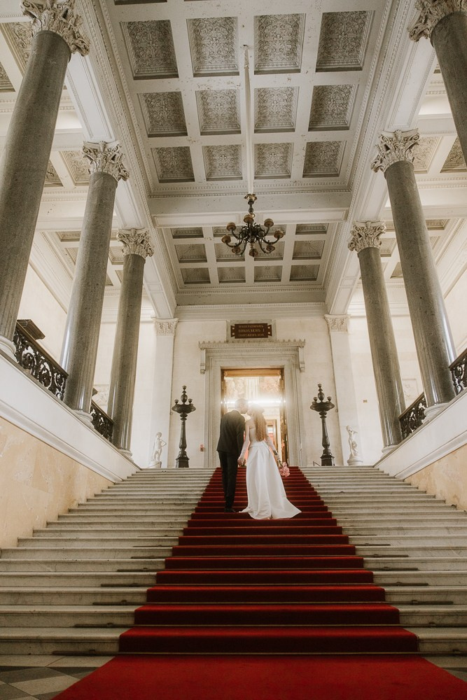 Anna & David (Hochzeitsfotoshooting im Museum). Familien & Hochzeitfotografin Nadja Holzmann