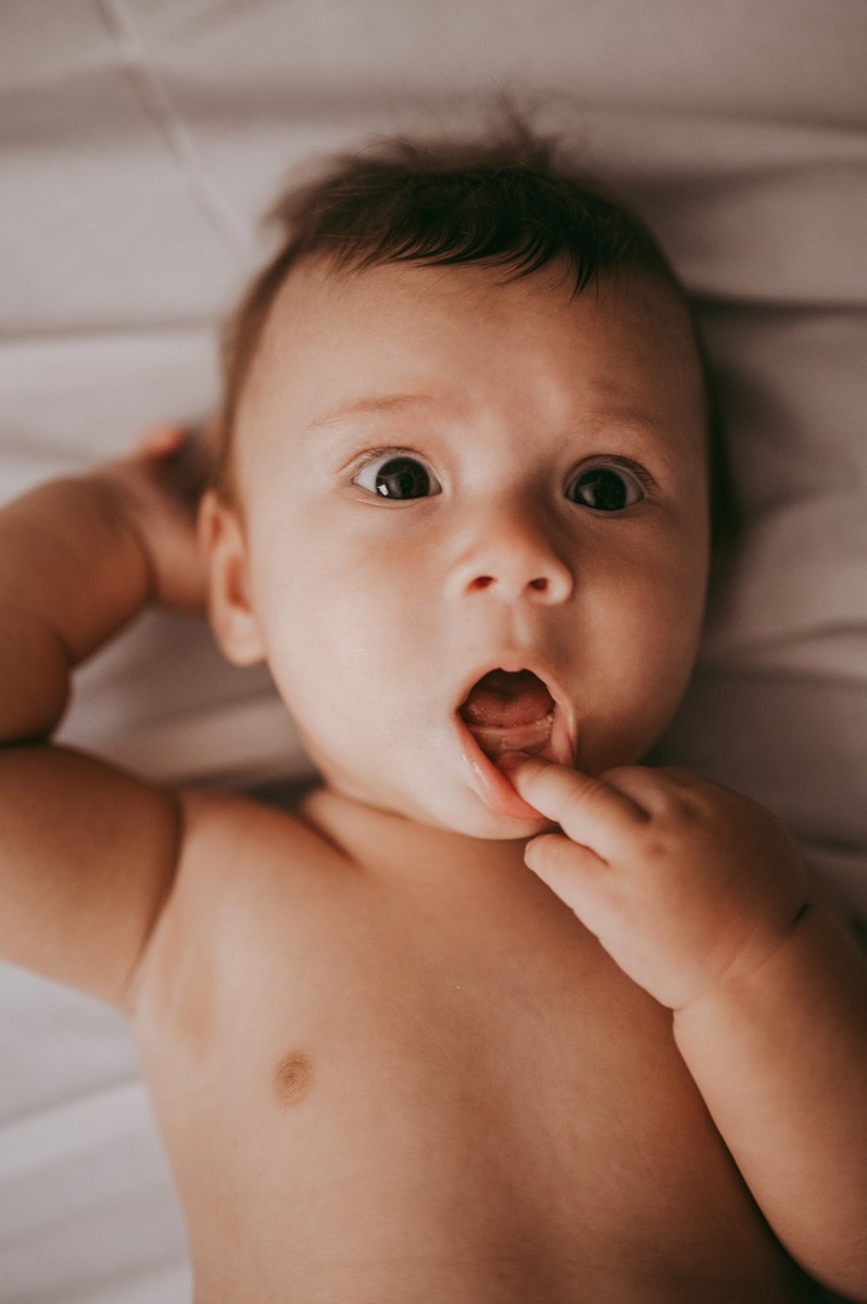 fotografisanje beba kod kuce, porodicno fotografisanje, fotografisanje dece, mama i beba, prve dane sa bebom, kozmetika za bebe, poklon za decu, soba za bebu, decija garderoba, majcinstvo, nega novorodjenceta, priprema za porodjaj, nega beba, dojenje