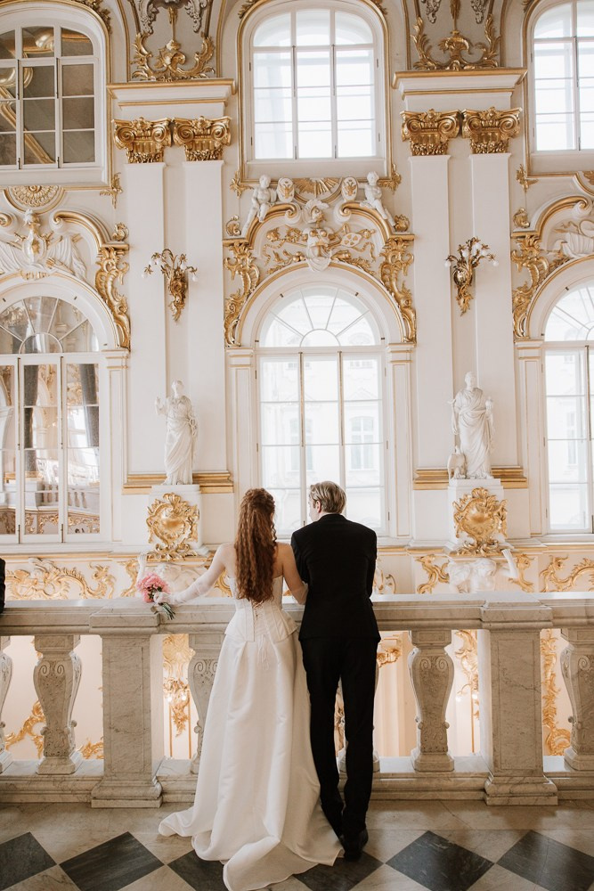 Anna & David (Hochzeitsfotoshooting im Museum). Familien & Hochzeitfotografin Nadja Holzmann