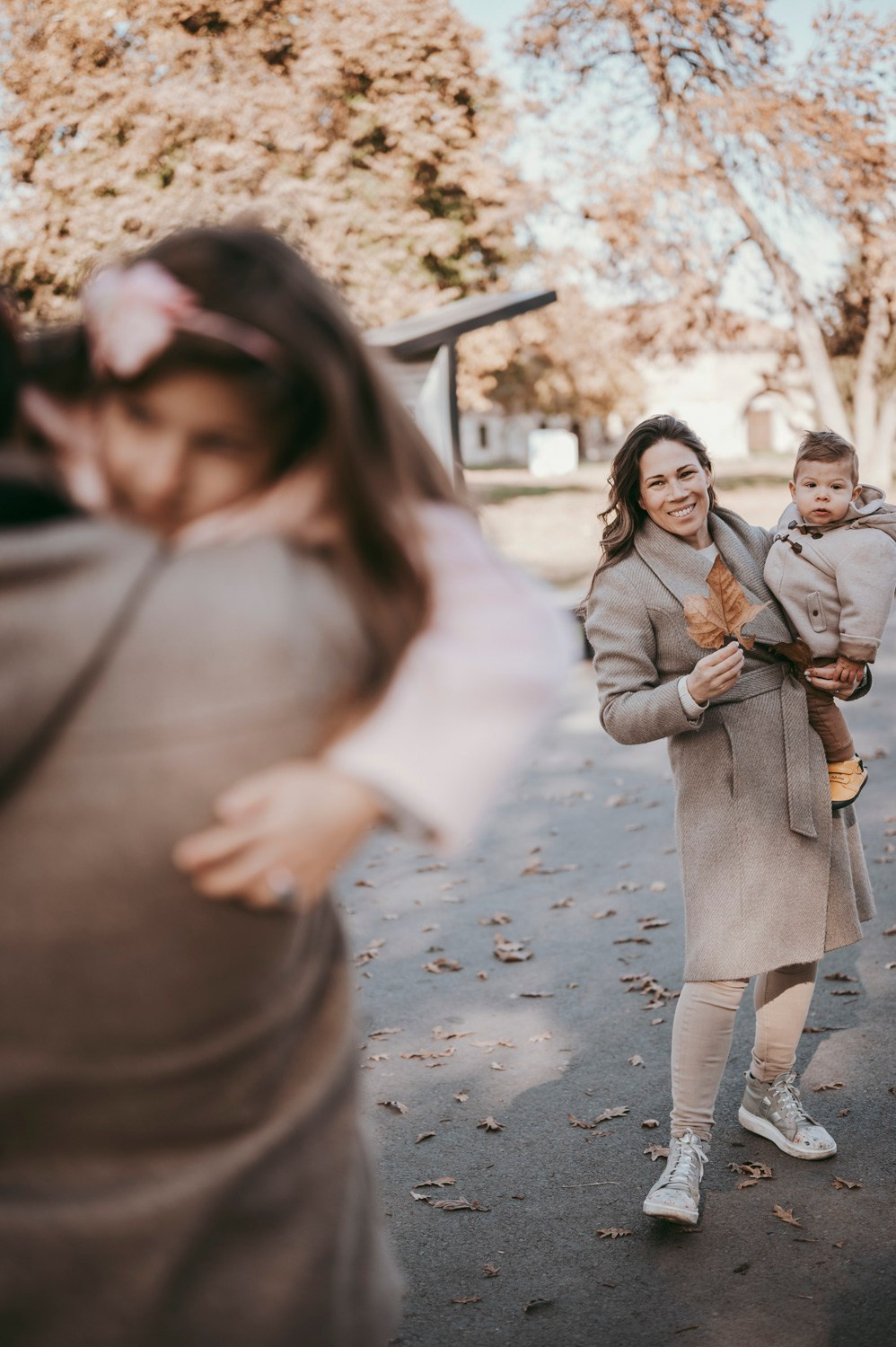 Iva, Ivan, Tara i Stefan — porodicno fotografisanje napolju. Deciji i porodicni fotograf u Beogradu Oksana Skendzic