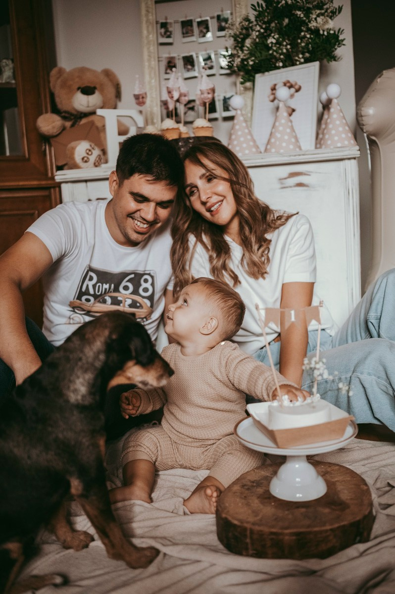 Filipova prva proslava rodjendan kod kuce. Deciji i porodicni fotograf u Beogradu Oksana Skendzic