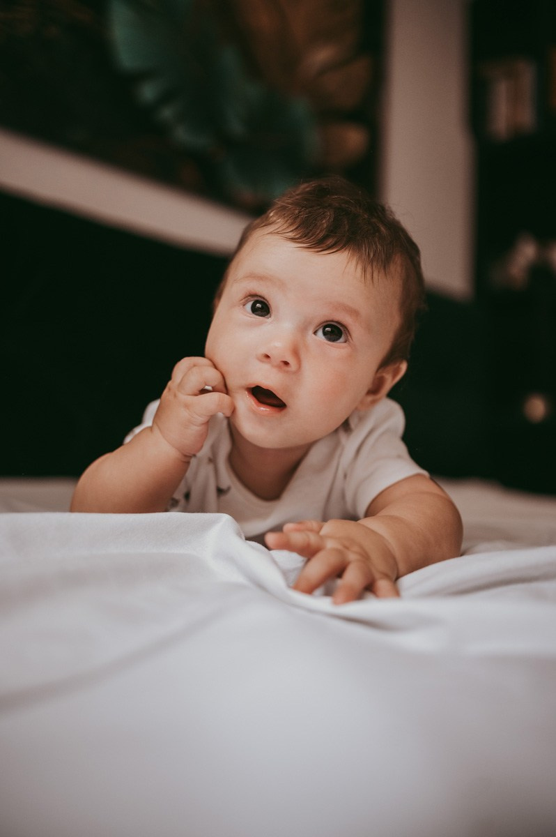 fotografisanje beba kod kuce, porodicno fotografisanje, fotografisanje dece, mama i beba, prve dane sa bebom, kozmetika za bebe, poklon za decu, soba za bebu, decija garderoba, majcinstvo, nega novorodjenceta, priprema za porodjaj, nega beba, dojenje