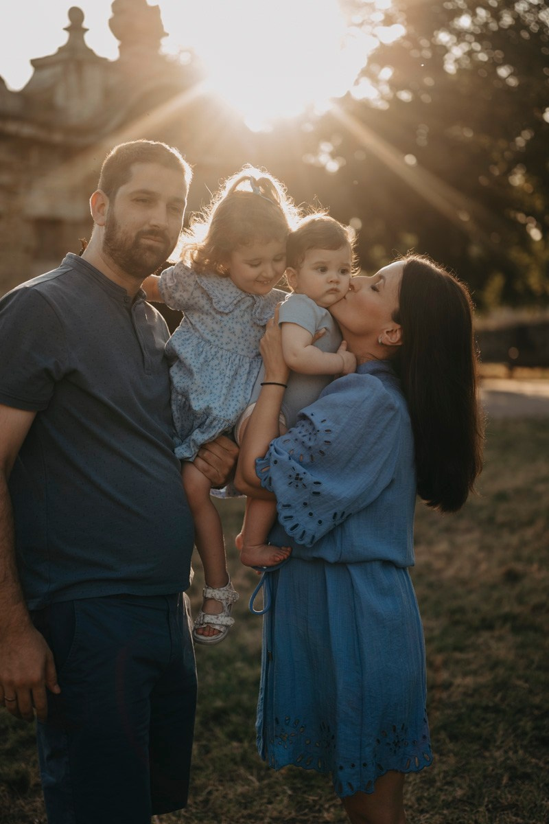 Jovana Zoran Jana i Bogdan — porodicno fotografisanje napolju. Deciji i porodicni fotograf u Beogradu Oksana Skendzic