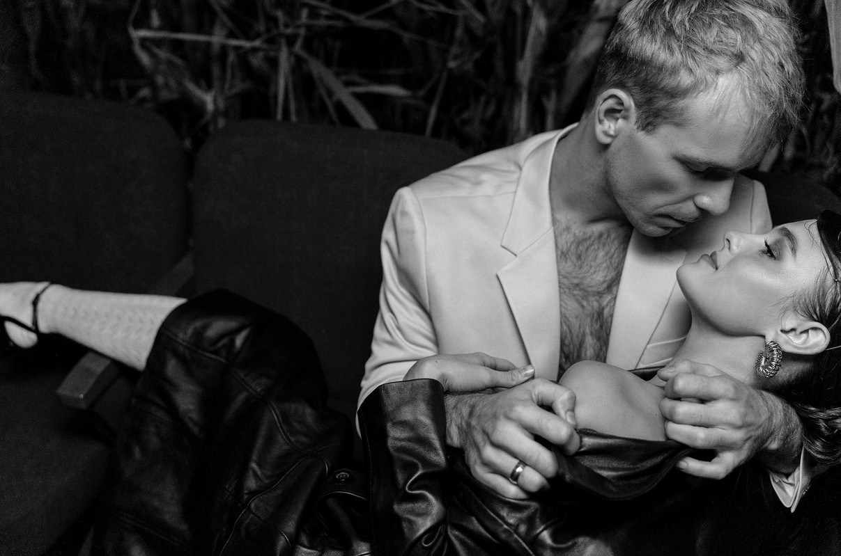 Destination wedding reception in Mallorca courtyard