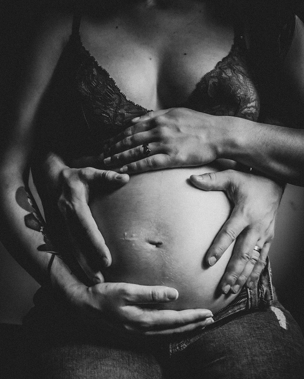 Grossesse. Studio photo « Partage ton bonheur » – Photographe famille près de Châtellerault, Poitiers et Tours