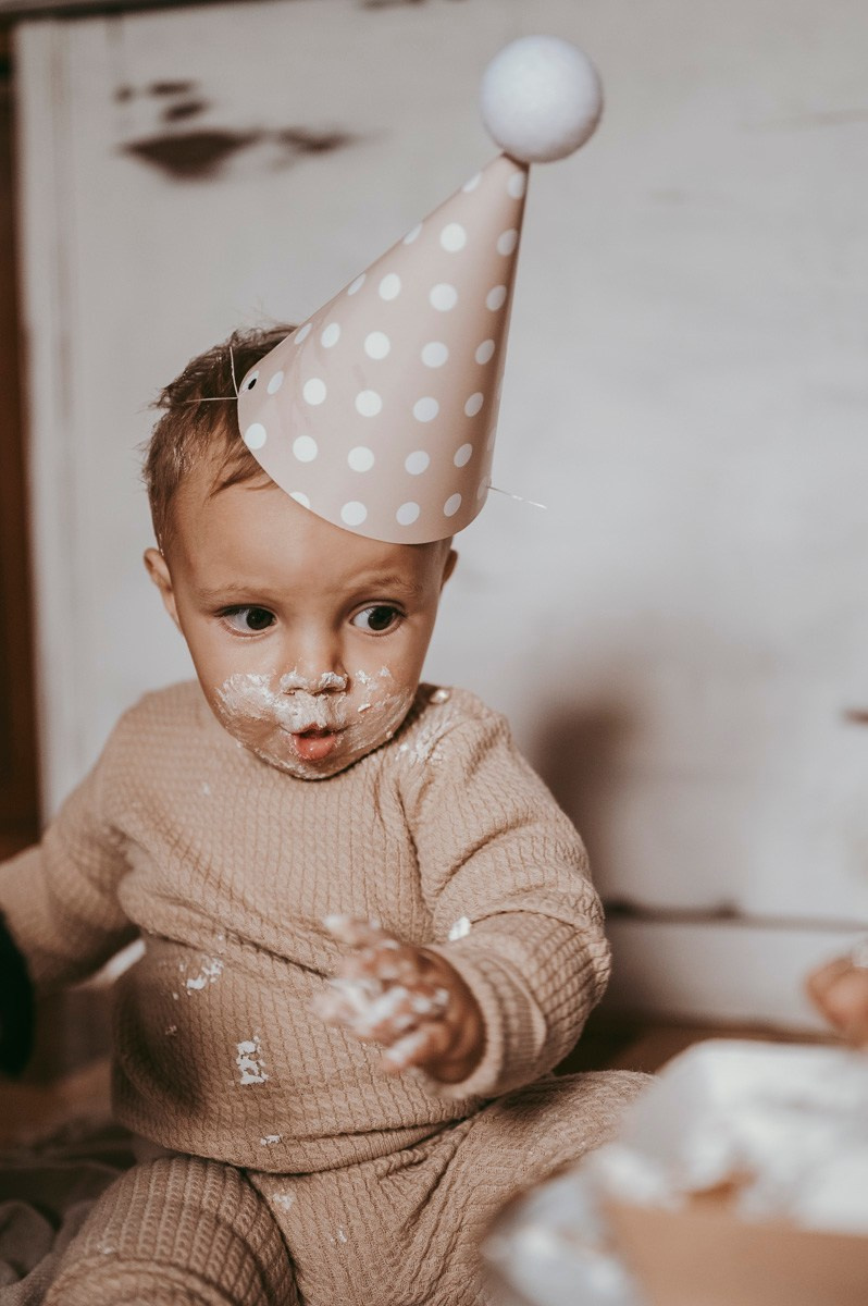 Filipova prva proslava rodjendan kod kuce. Deciji i porodicni fotograf u Beogradu Oksana Skendzic