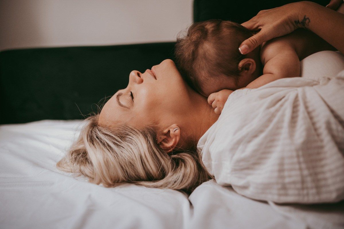 fotografisanje beba kod kuce, porodicno fotografisanje, fotografisanje dece, mama i beba, prve dane sa bebom, kozmetika za bebe, poklon za decu, soba za bebu, decija garderoba, majcinstvo, nega novorodjenceta, priprema za porodjaj, nega beba, dojenje