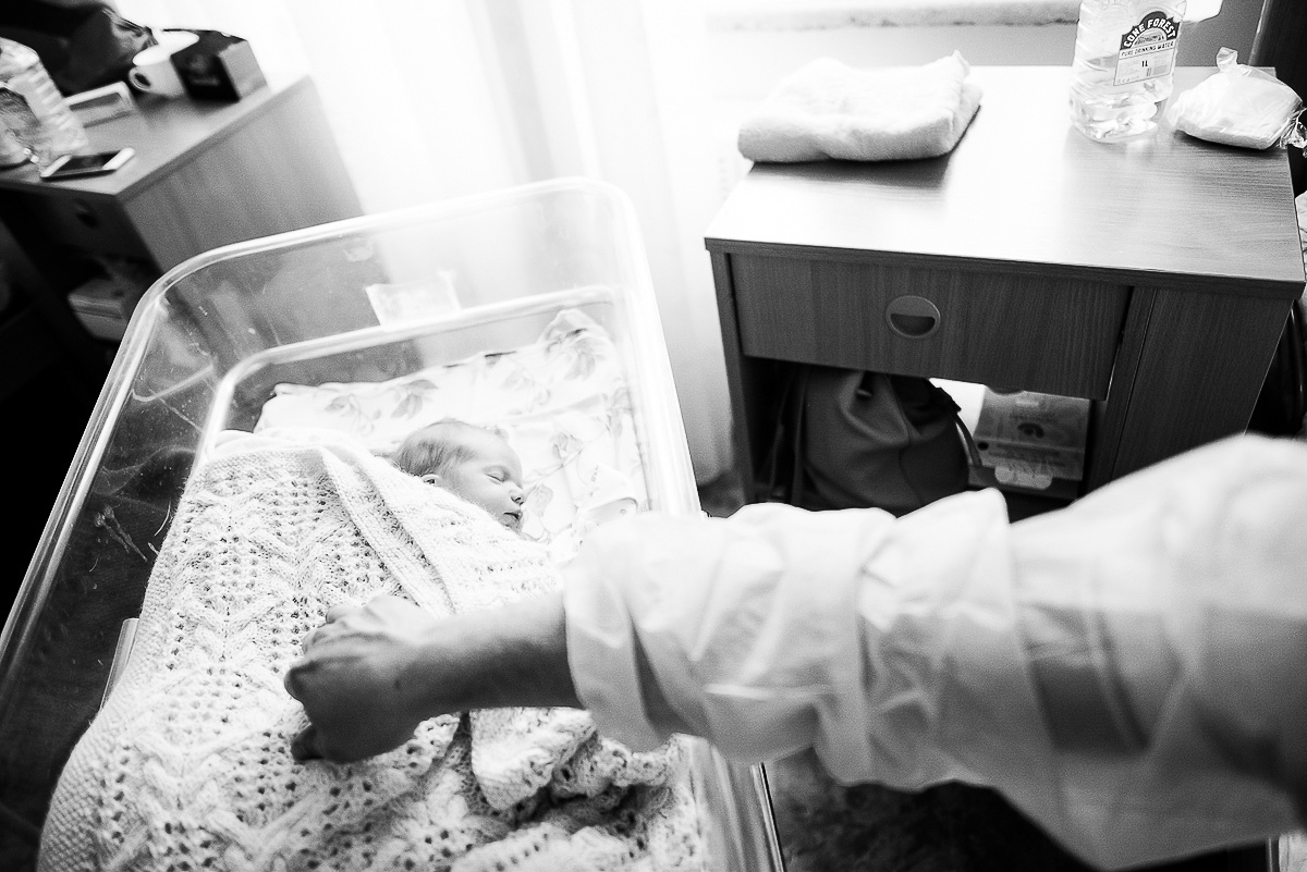 Un nouveau-né. Photographe lifestyle à Paris