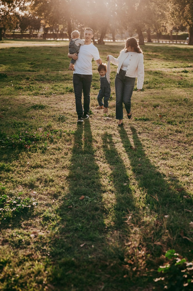 Aleksandra, Filip, Lion i Luka / PORODICNOFOTOGRAFISANJE napolju. Deciji i porodicni fotograf u Beogradu Oksana Skendzic