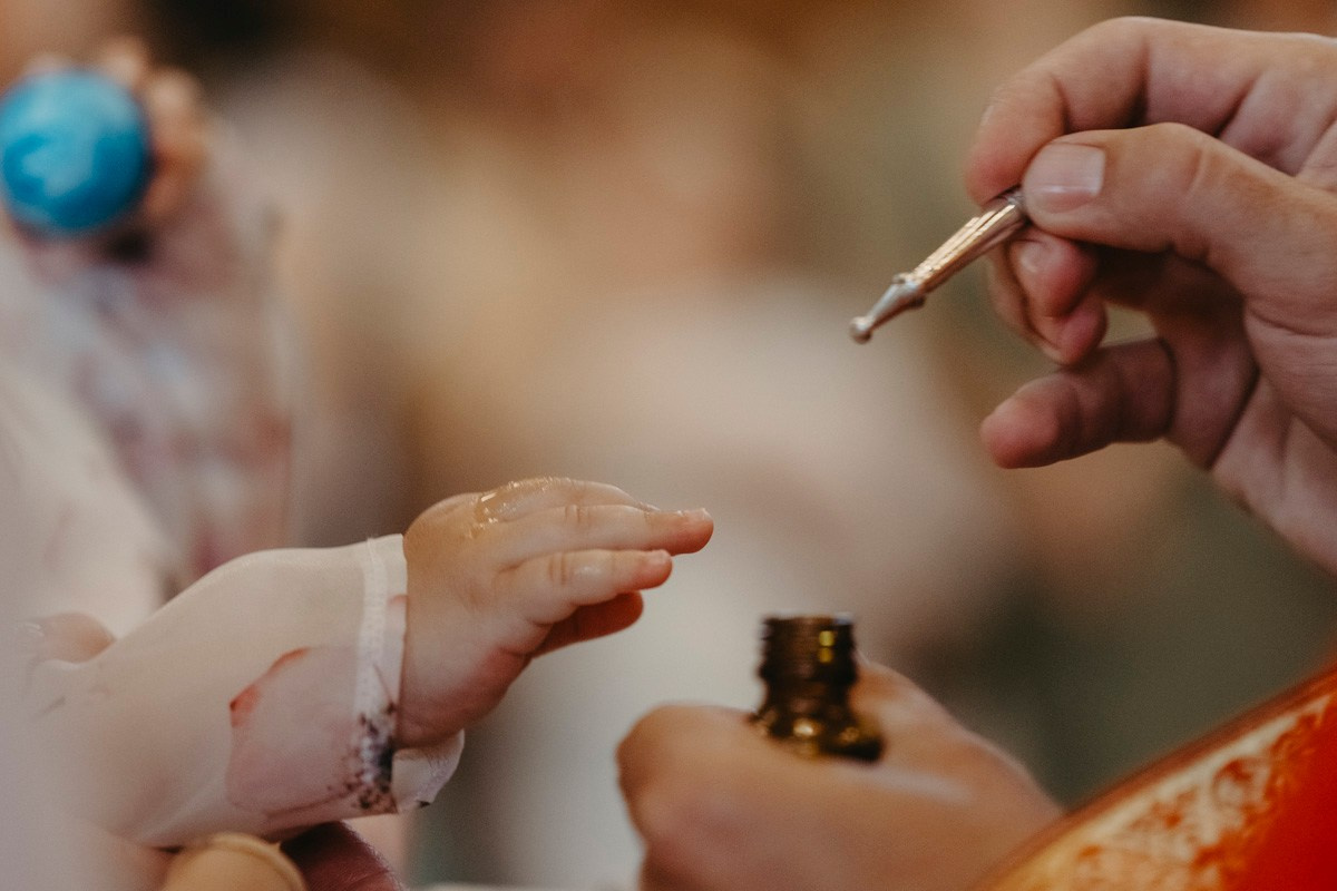 Verino krstenje / Crkva Rodjenja Presvete Bogorodice, Batajnica. Deciji i porodicni fotograf u Beogradu Oksana Skendzic