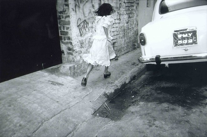 CAFE DEL PHOTO #89 «Рождённые в борделях». Școala de fotografie lui Roman Ribaliov. Orașul Chișinău, Moldova