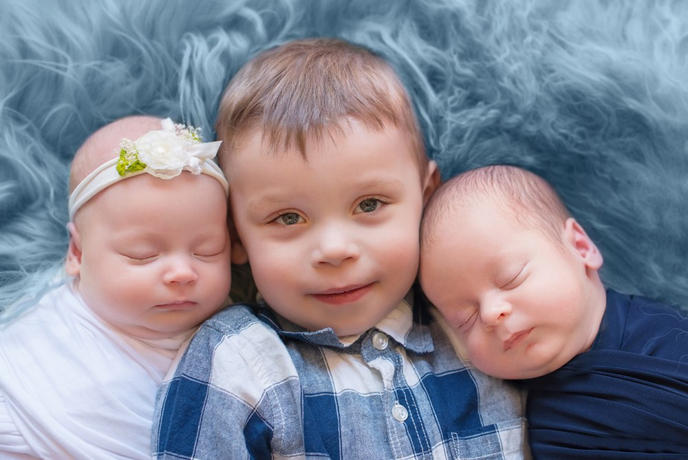 Sesja noworodkowa z rodzicami i rodzeństwem - Natalia Lucko