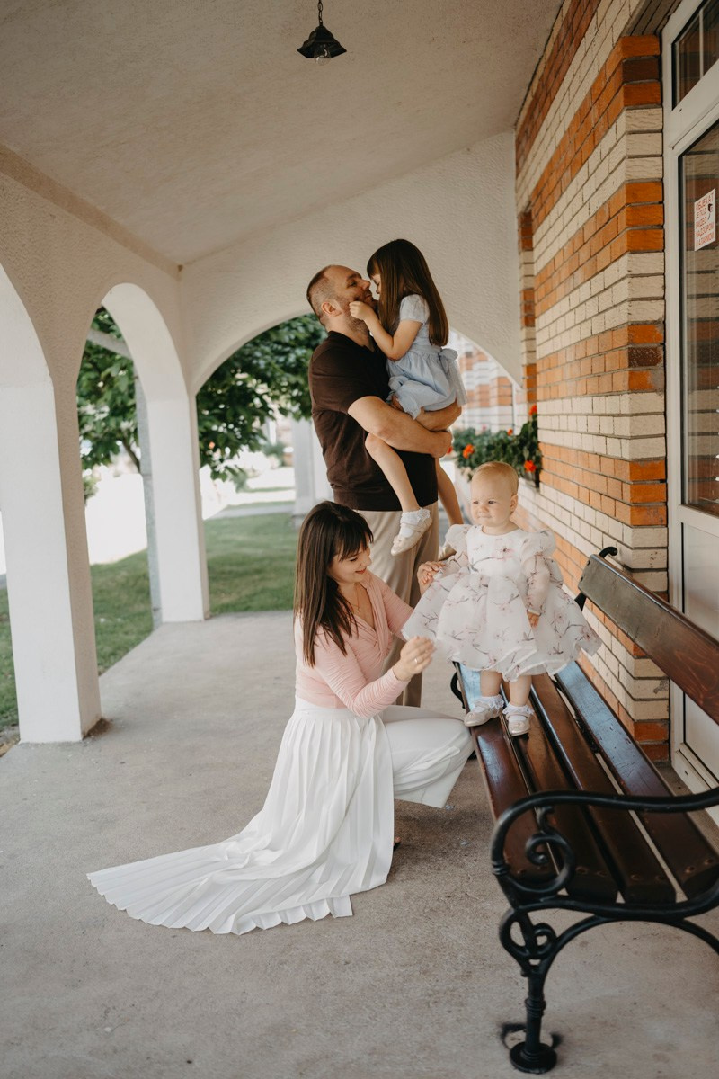 Verino krstenje / Crkva Rodjenja Presvete Bogorodice, Batajnica. Deciji i porodicni fotograf u Beogradu Oksana Skendzic