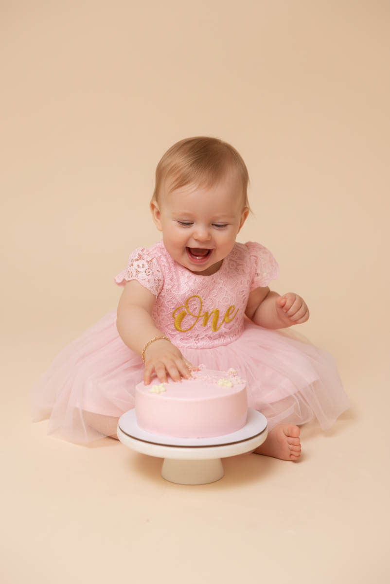 Children’s Birthday & Cake Smash Photoshoot in Dresden | Modern Kids Studio Photography. Family & Maternity Photographer in Dresden Tatiana Mudryak