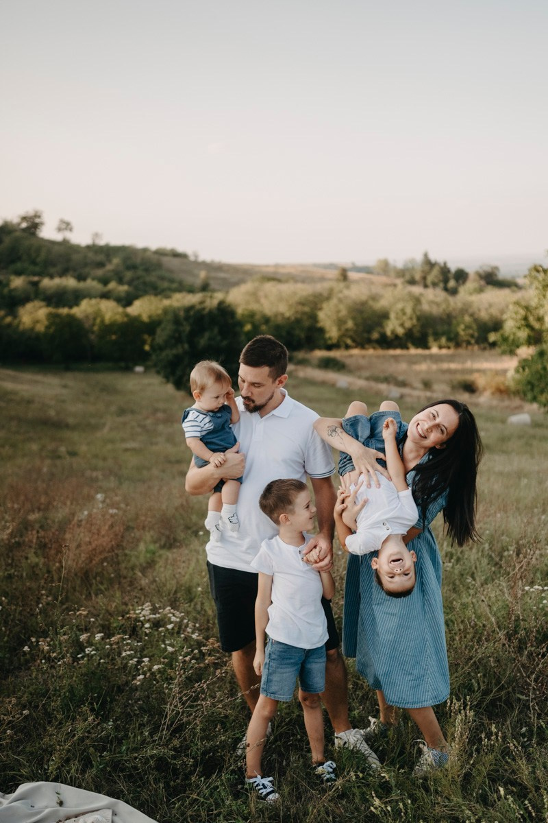 Basici / porodicno fotografisanje u prirodi. Deciji i porodicni fotograf u Beogradu Oksana Skendzic