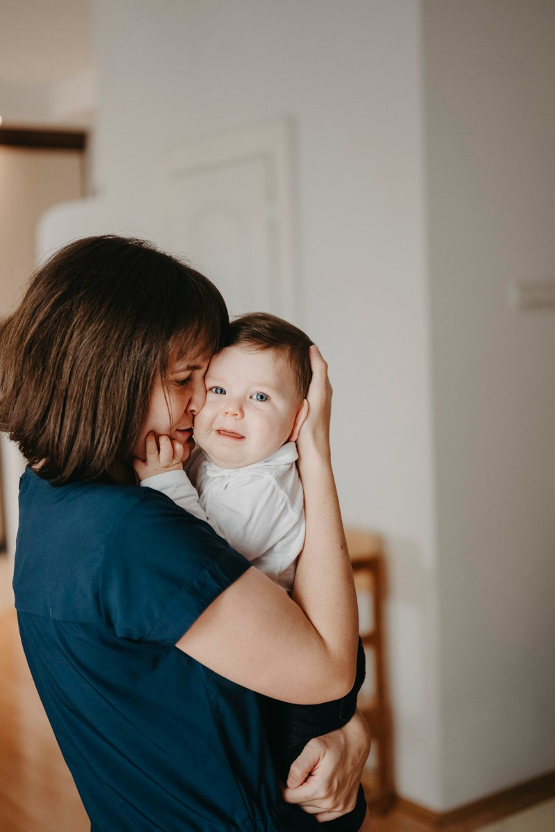 Porodicno fotografisanje kod kuce — Andjela, Lazar, Janko i Mihajlo. Deciji i porodicni fotograf u Beogradu Oksana Skendzic
