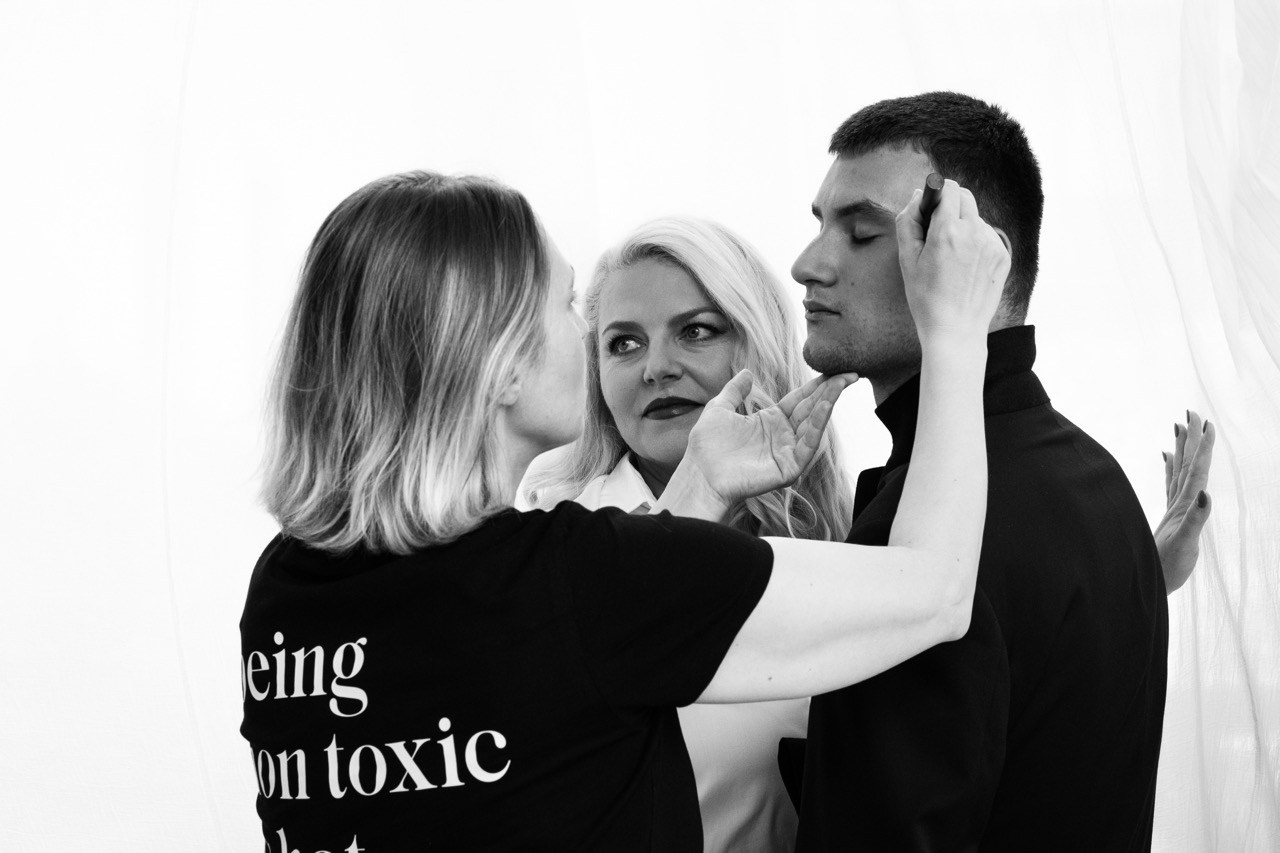 BACKSTAGE. Dana Lišková — Empathetic Photographer | Introspective Artist |Neurodivergent Coach | Founder of Artepy.cz