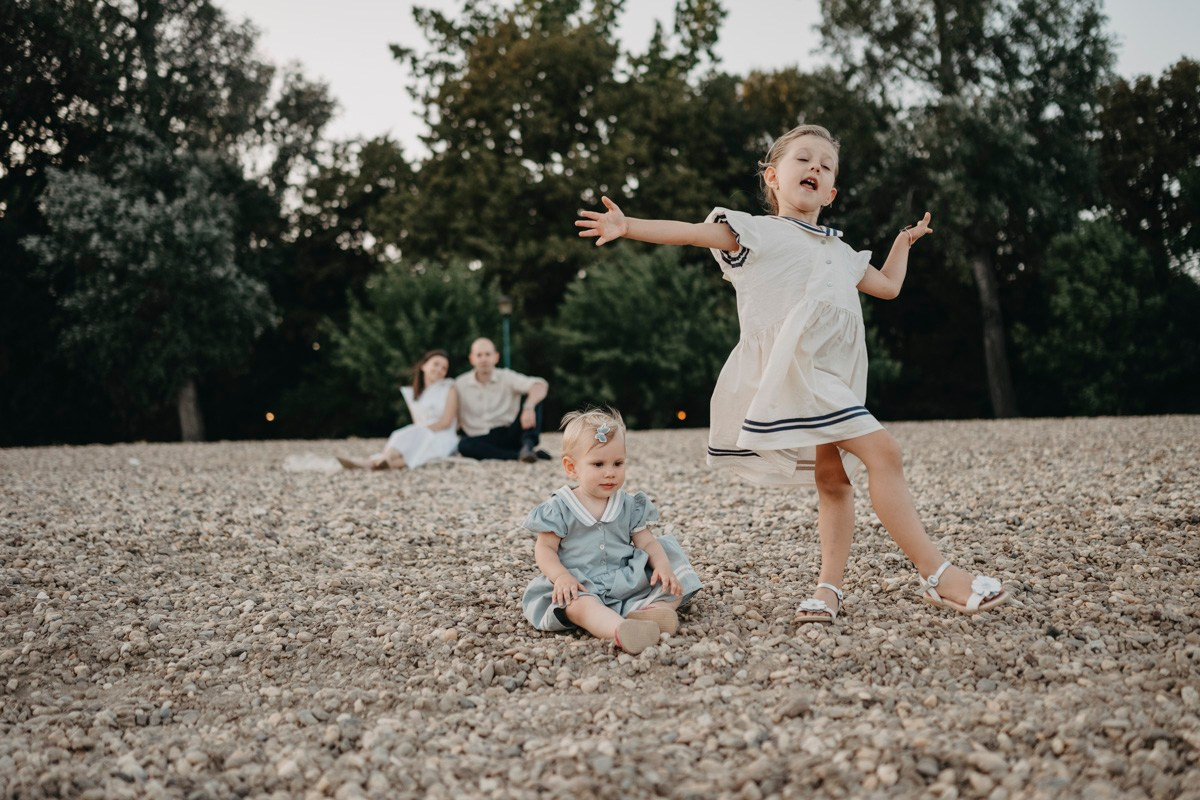 Panici / porodicno fotografisanje napolju. Deciji i porodicni fotograf u Beogradu Oksana Skendzic