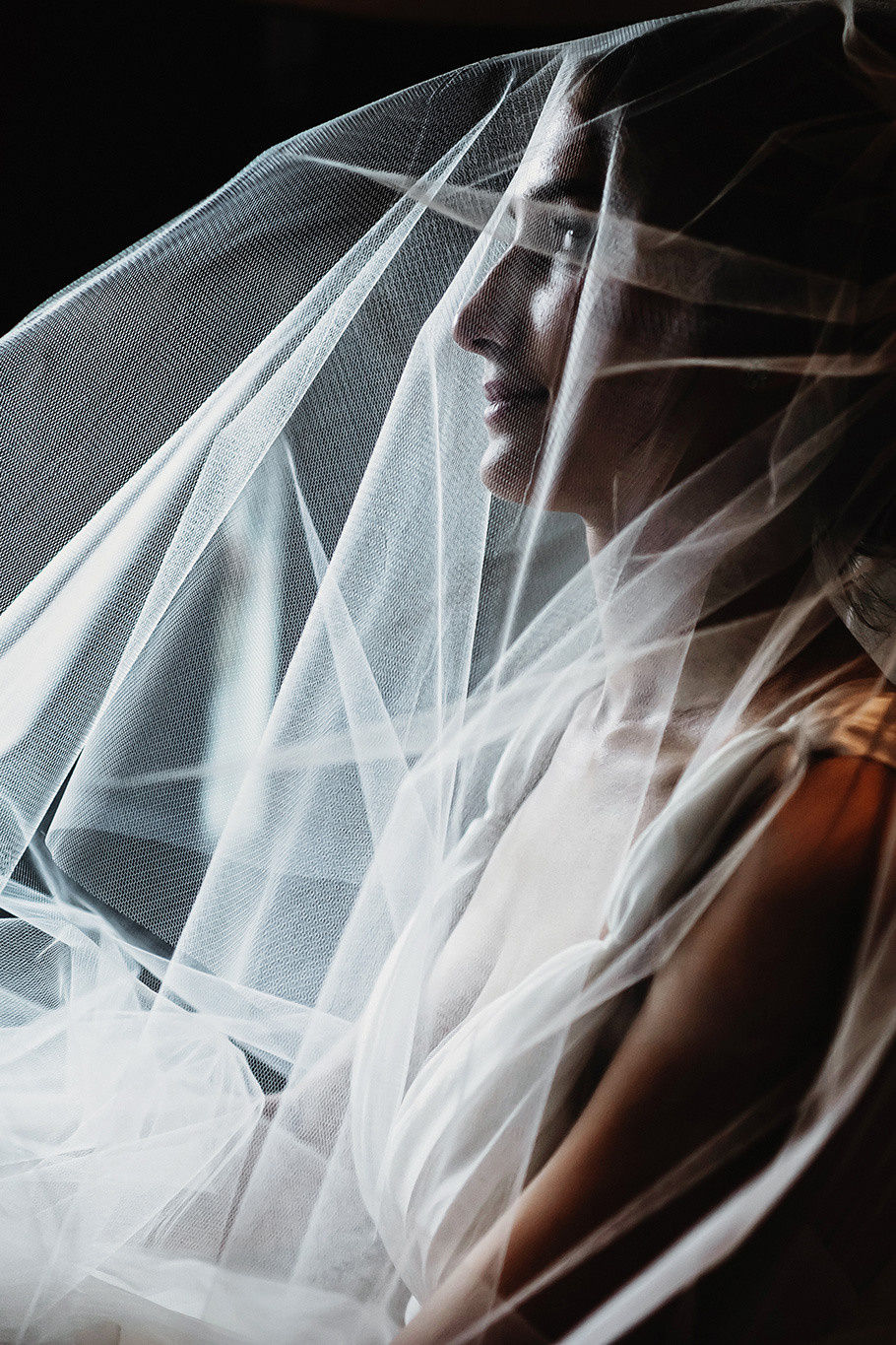 VICTORIA + VICTOR | CLASSY AND ELEGANT WEDDING. HOME